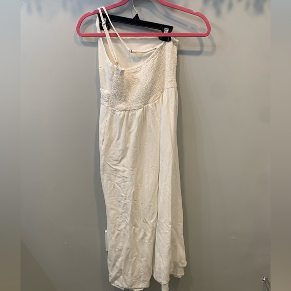 Elegant White One Shoulder wide leg pant jumpsuit with pockets - Picture 2 of 3